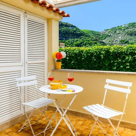 Estate4home - Relais Chiara Free Parking Сорренто